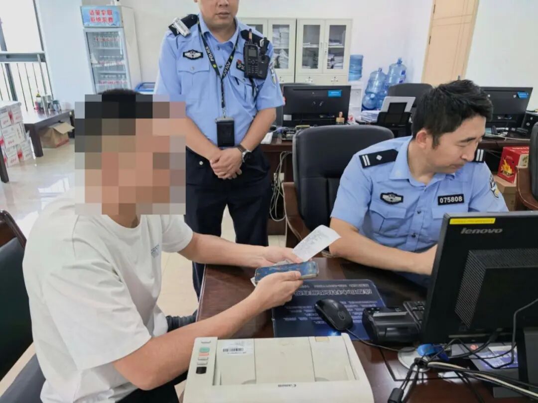 网友举报车辆故意遮挡号牌，成都交警快速核查依法处罚