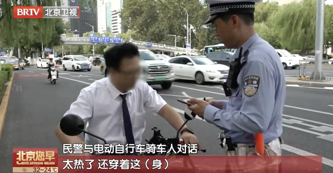 “你为什么不戴头盔?”“我刚植完发” “你为什么不戴头盔?”“我刚植完发”