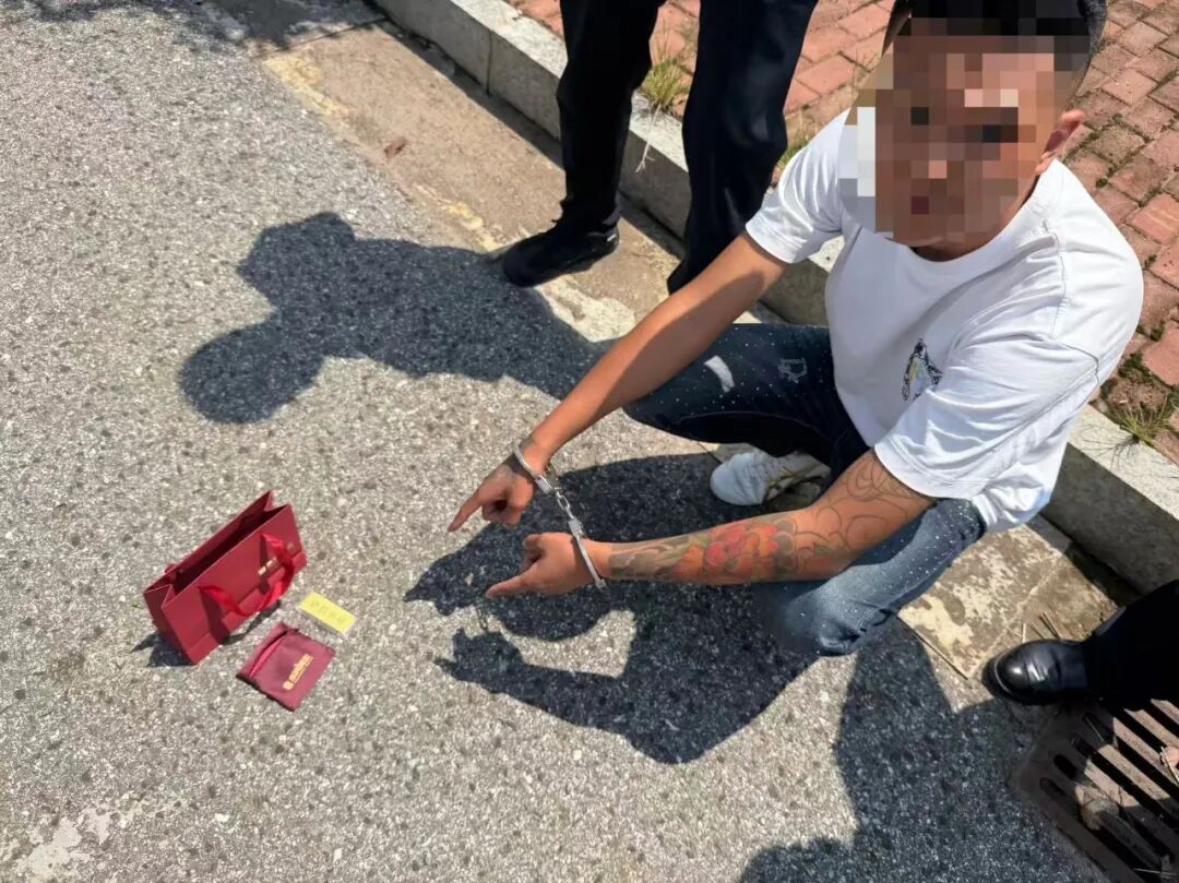 “车手”转运12万黄金,警方布网人赃并获 “车手”转运12万黄金,警方布网人赃并获
