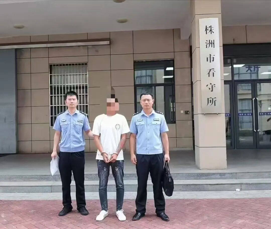 “车手”转运12万黄金,警方布网人赃并获 “车手”转运12万黄金,警方布网人赃并获