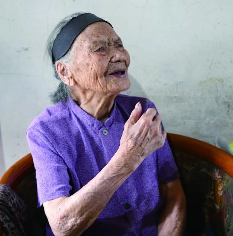 103岁奶奶身体状态不输七八十岁！她的5个长寿秘诀，简单到让人意外