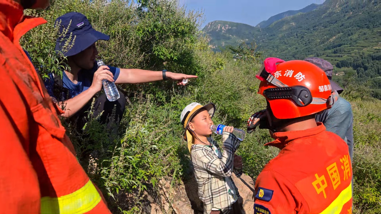 山东滨州:祖孙三人登山迷路被困 消防紧急搜救安全脱险 山东滨州:祖孙三人登山迷路被困 消防紧急搜救安全脱险