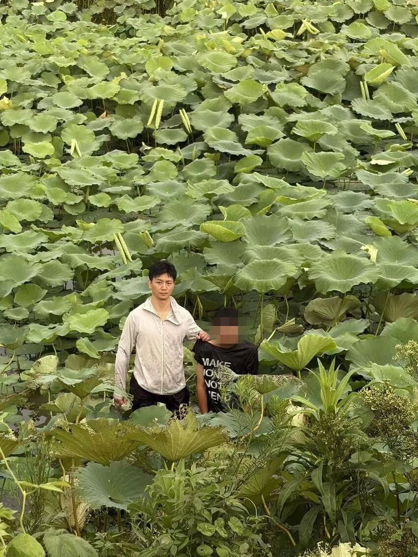 荷叶丛中揪出骗子!民警现场截下14万元被骗款 荷叶丛中揪出骗子!民警现场截下14万元被骗款
