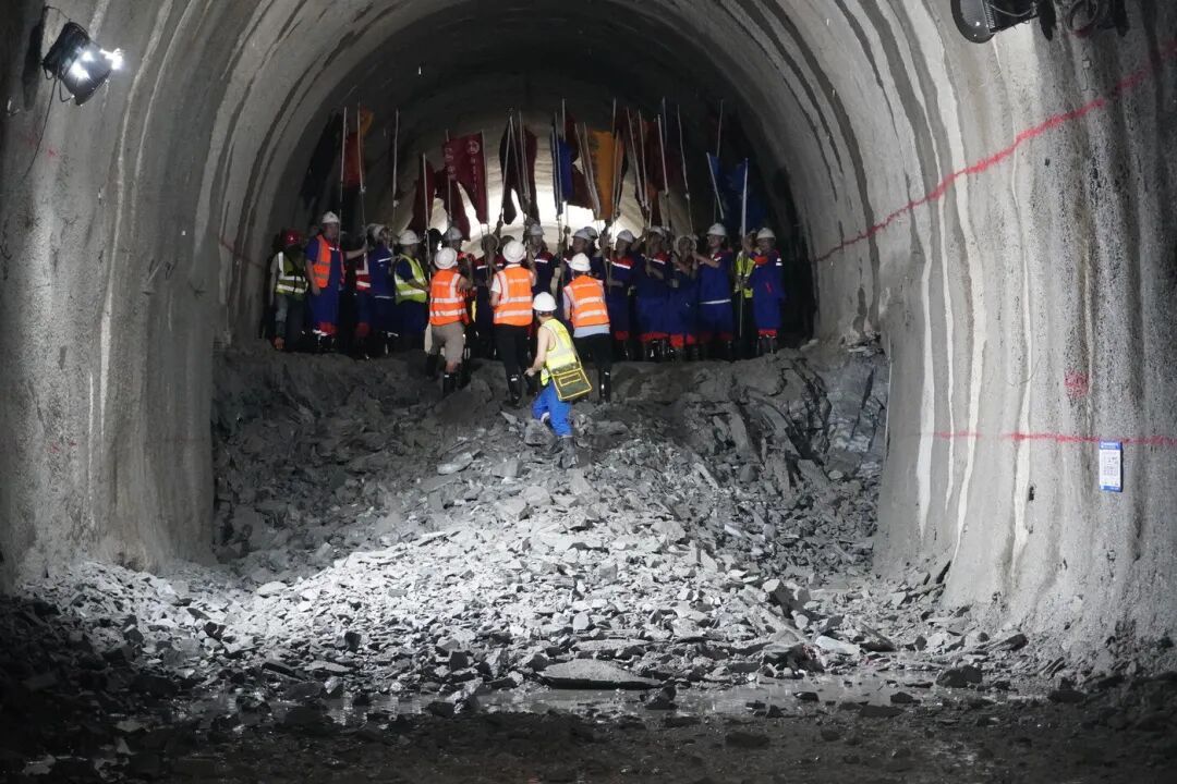 穿越横断山脉！大瑞铁路建设迈入决胜期，还有多条高速公路……