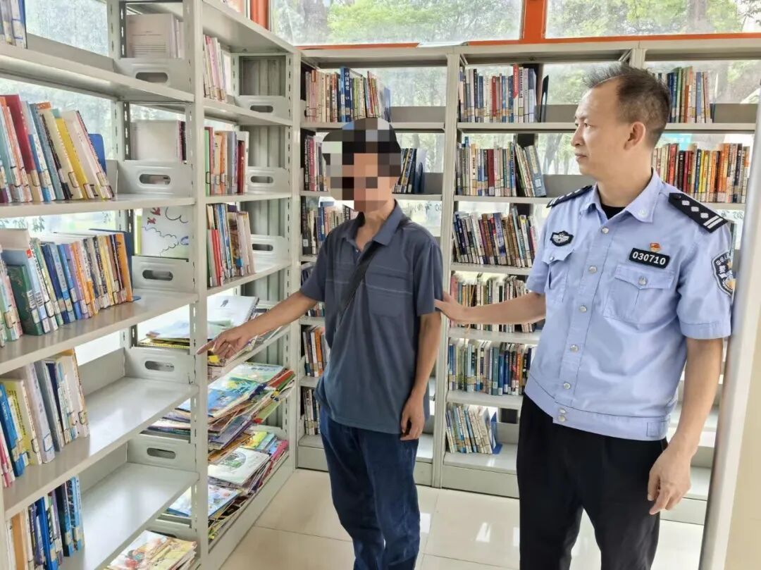 现实版“孔乙己”栽了……窃书不算偷?民警:算! 现实版“孔乙己”栽了……窃书不算偷?民警:算!
