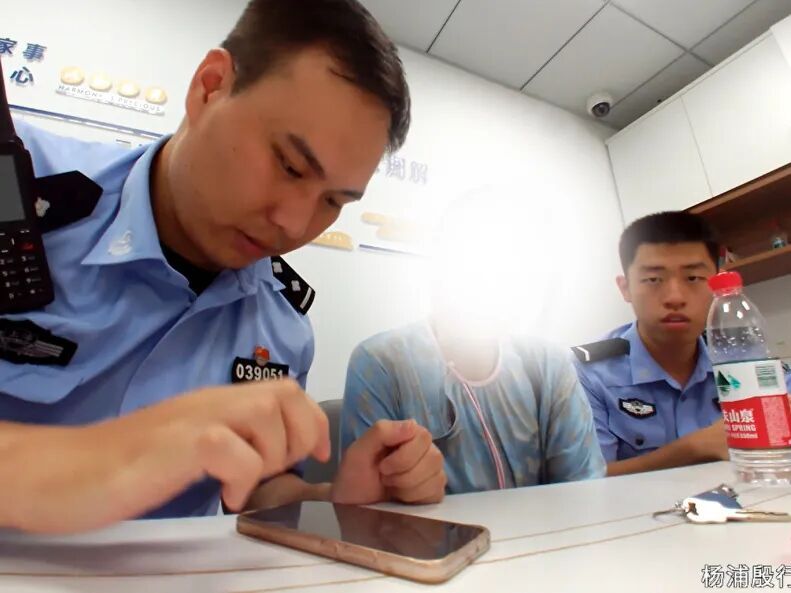 七旬阿婆往草莓熊的肚肚里藏进80克黄金！竟是为了……