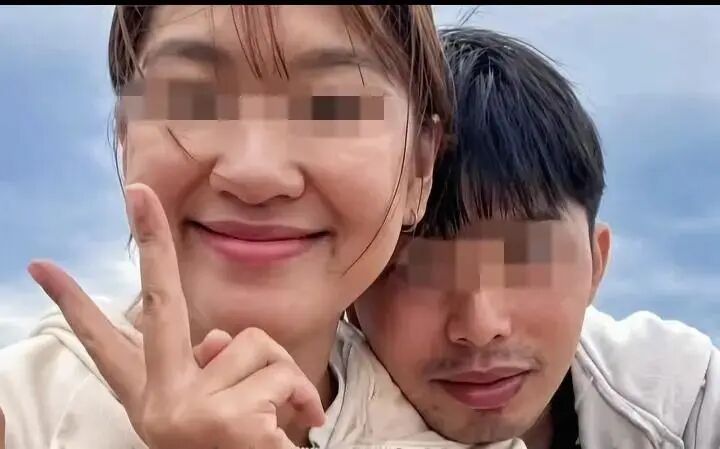 27岁中国小伙越南见女友家长被海浪卷走失联已13天，父亲：已自费雇佣船只扩大远海搜救范围，最迟将于9月初回国，女友一直陪伴家属在寻找