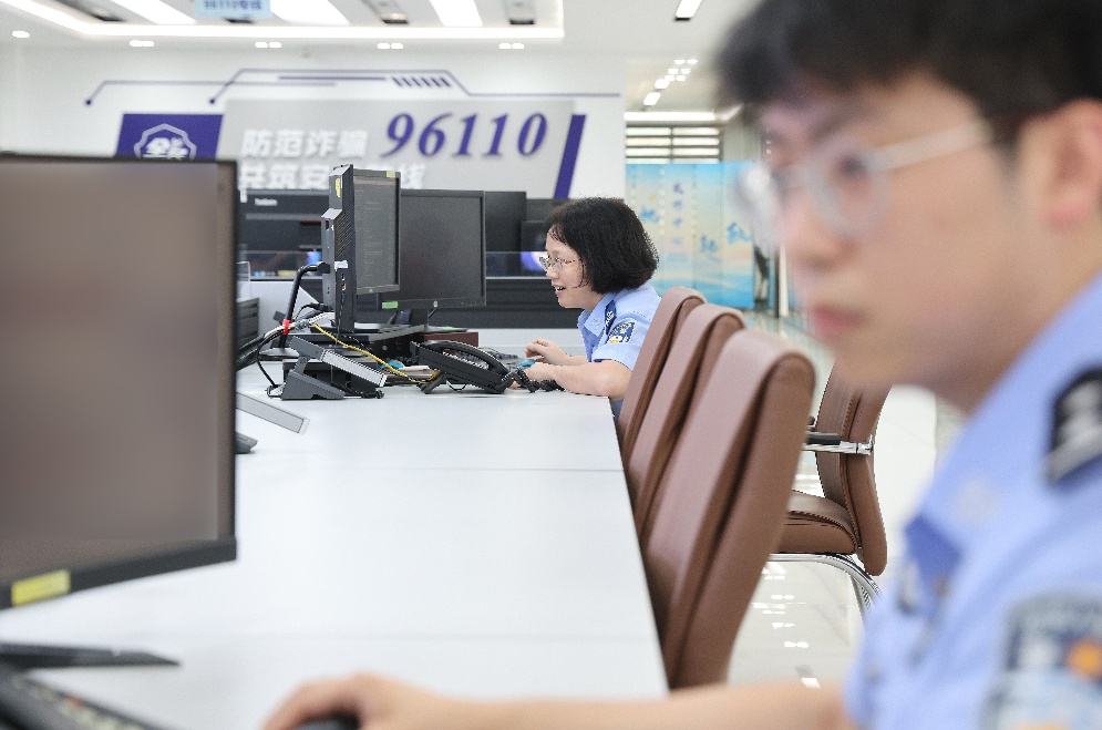 男子想为“约会”再充值万元，被民警“追”上了！