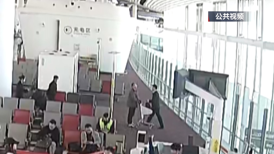 北京一对男女瞒报黄金,欲闯关出境!然后悲剧了! 北京一对男女瞒报黄金,欲闯关出境!然后悲剧了!