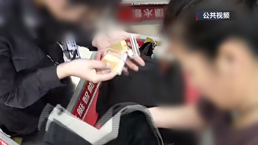 北京一对男女瞒报黄金,欲闯关出境!然后悲剧了! 北京一对男女瞒报黄金,欲闯关出境!然后悲剧了!