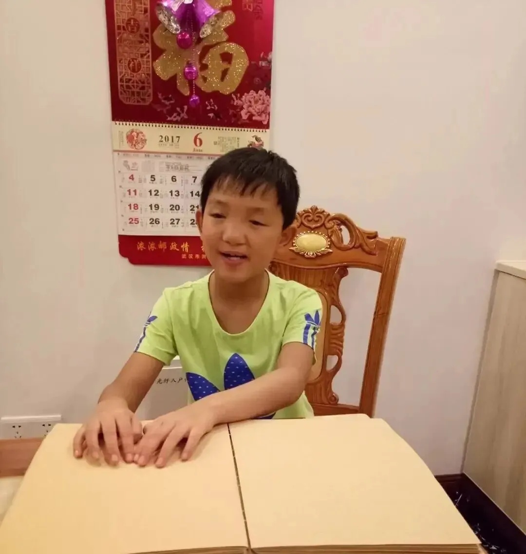 6岁被挖去双眼,特殊教育高考721分!“山西挖眼案”受害男孩将攻读双学位,赴深圳当面感谢为其免费治疗的医生 6岁被挖去双眼,特殊教育高考721分!“山西挖眼案”受害男孩将攻读双学位,赴深圳当面感谢为其免费治疗的医生