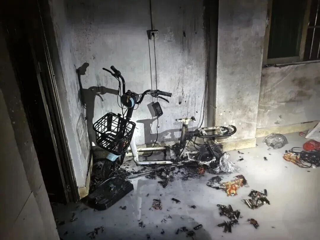 可能爆炸!电动自行车电池出现这5个征兆,立即停用! 可能爆炸!电动自行车电池出现这5个征兆,立即停用!