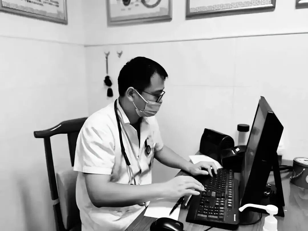 今天是中国医师节，一起怀念“顶顶顶好的医生”杨国辉