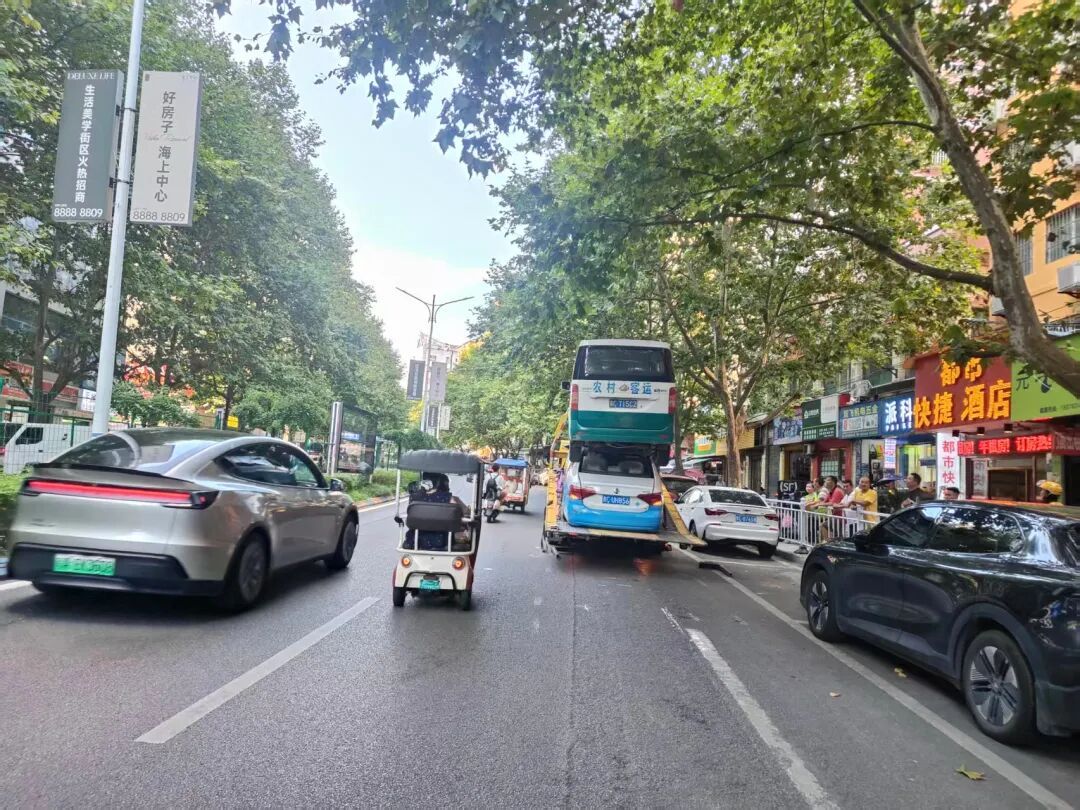 辟谣!网传贵州遵义街道上发生车祸系不实消息 辟谣!网传贵州遵义街道上发生车祸系不实消息