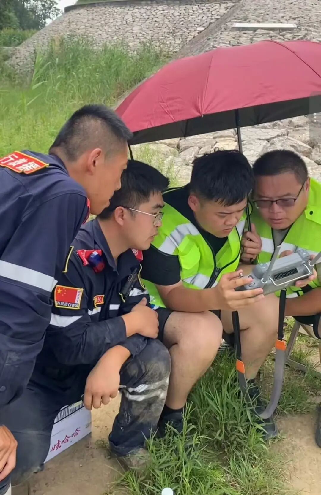 3岁女童被父亲带往黄河大堤后失踪超8天,父亲已于当天溺亡,车上录音曝光→ 3岁女童被父亲带往黄河大堤后失踪超8天,父亲已于当天溺亡,车上录音曝光→