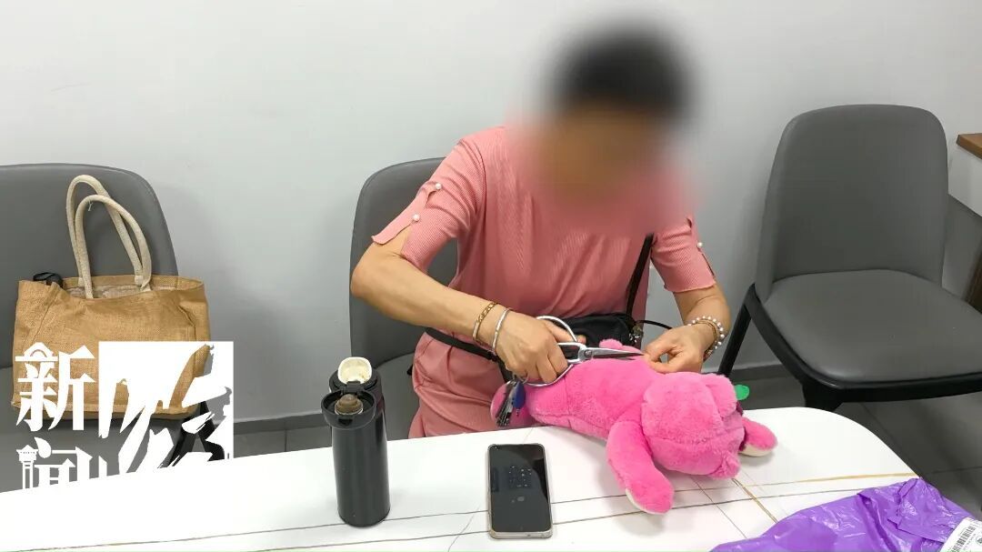 沪上阿姨对草莓熊"下狠手"!警方公布详情 沪上阿姨对草莓熊"下狠手"!警方公布详情