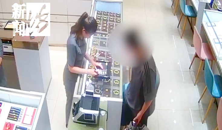 沪上阿姨对草莓熊"下狠手"!警方公布详情 沪上阿姨对草莓熊"下狠手"!警方公布详情