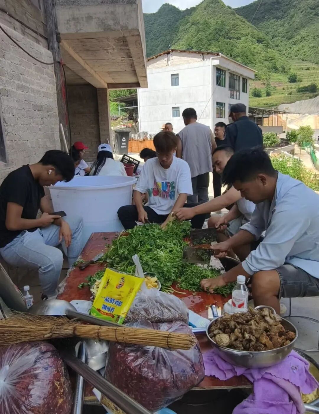 全城80小时紧急寻人!家人决定:杀5头猪摆流水席答谢 全城80小时紧急寻人!家人决定:杀5头猪摆流水席答谢