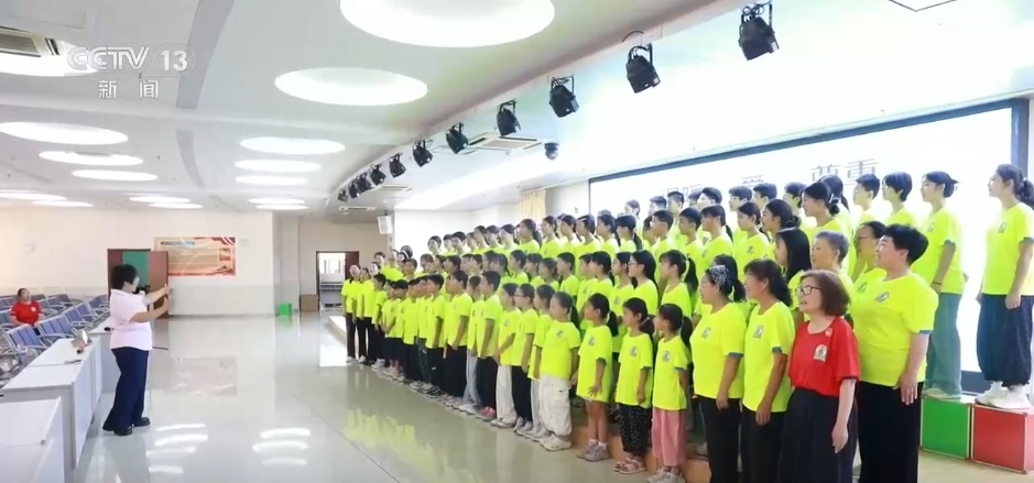 线下特色课程、合唱团……各地举办丰富多彩活动点亮孩子暑期生活 线下特色课程、合唱团……各地举办丰富多彩活动点亮孩子暑期生活