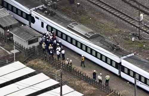 日本发生列车撞上铁路工作人员事故，造成4人死亡