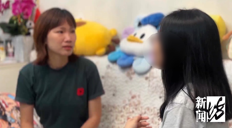 深夜楼道亮灯瞬间吓一跳,徐汇女子一晚开门6次都在!邻居指认同一租户:我们都很崩溃 深夜楼道亮灯瞬间吓一跳,徐汇女子一晚开门6次都在!邻居指认同一租户:我们都很崩溃