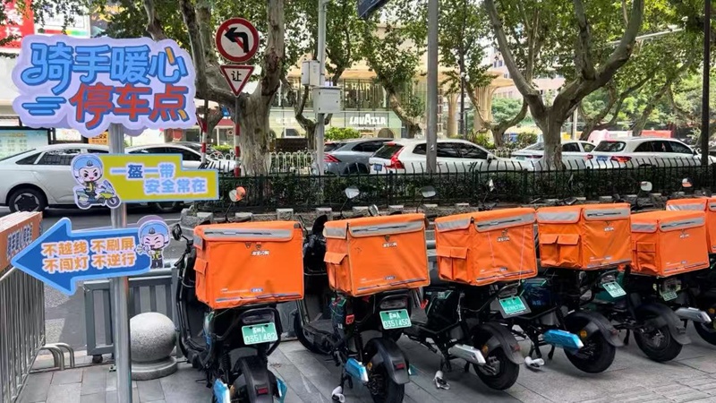 跑过几单外卖之后……从“换位体验”到“接力送单”——南京交警联手平台商场的一次治理探索 跑过几单外卖之后……从“换位体验”到“接力送单”——南京交警联手平台商场的一次治理探索