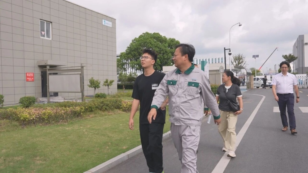 员工猝死,同事们连续5年资助遗孀母子!如今孩子考上大学,企业:永远给他留位置 员工猝死,同事们连续5年资助遗孀母子!如今孩子考上大学,企业:永远给他留位置