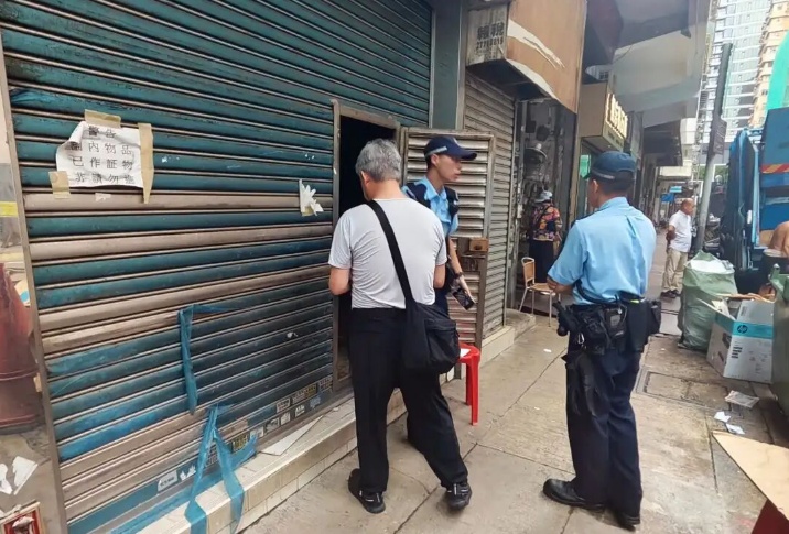 香港一停业殡仪店发生失窃案:价值约3.3万港元的名贵棺材被调包,警方:正调查,店铺大门铁闸没有被破坏的痕迹 香港一停业殡仪店发生失窃案:价值约3.3万港元的名贵棺材被调包,警方:正调查,店铺大门铁闸没有被破坏的痕迹