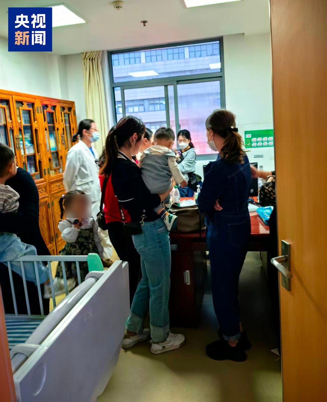 年仅39岁的他抢救无效去世!上千人赶赴现场含泪送别 年仅39岁的他抢救无效去世!上千人赶赴现场含泪送别