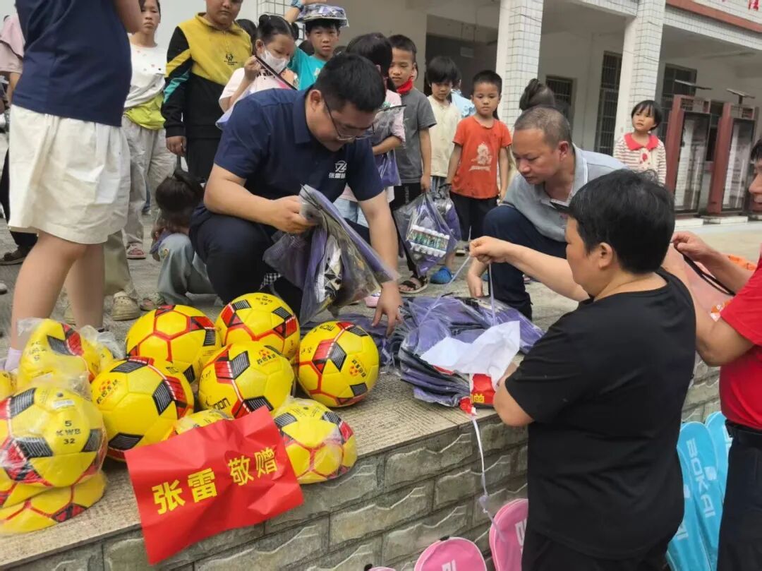 六年了,这名列车员下班后的事终于“瞒”不住了 六年了,这名列车员下班后的事终于“瞒”不住了
