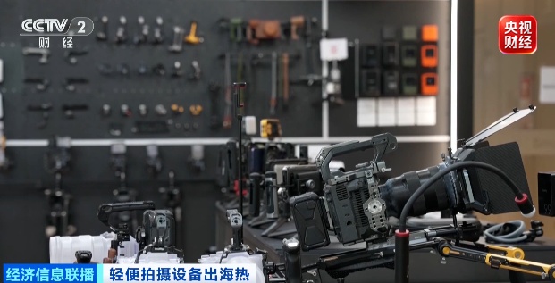 华强北“新顶流”现身,外国游客组团抢→ 华强北“新顶流”现身,外国游客组团抢→