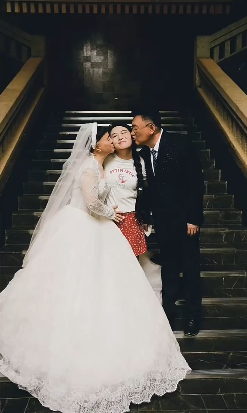 双喜临门!知名主持人晒婚纱照,网友:爱情最好的模样 双喜临门!知名主持人晒婚纱照,网友:爱情最好的模样
