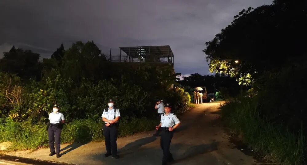 香港宠物酒店33岁女负责人喂狗后遭30公斤大狗袭击,两小时后被发现倒毙在狗舍外草地,进展:重案组介入调查 香港宠物酒店33岁女负责人喂狗后遭30公斤大狗袭击,两小时后被发现倒毙在狗舍外草地,进展:重案组介入调查