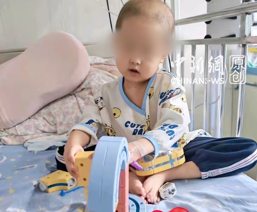 点外卖备注"孩子化疗吃",打开餐盒竟发现100元红包!网友疯狂下单 点外卖备注"孩子化疗吃",打开餐盒竟发现100元红包!网友疯狂下单