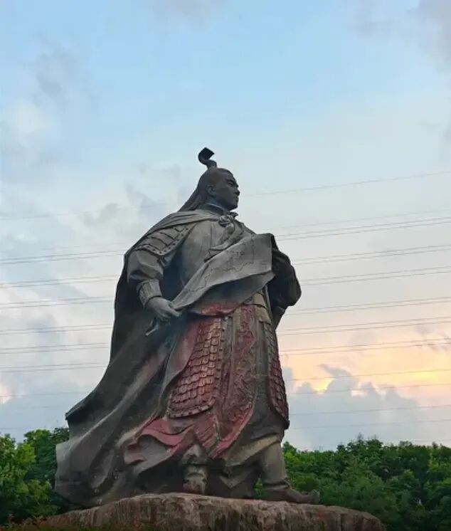 官方通报“周瑜雕像被泼红油漆” 官方通报“周瑜雕像被泼红油漆”