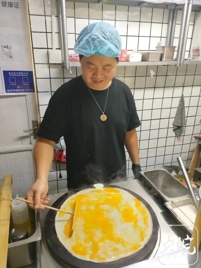 点外卖备注"孩子化疗吃",打开餐盒竟发现100元红包!网友疯狂下单 点外卖备注"孩子化疗吃",打开餐盒竟发现100元红包!网友疯狂下单