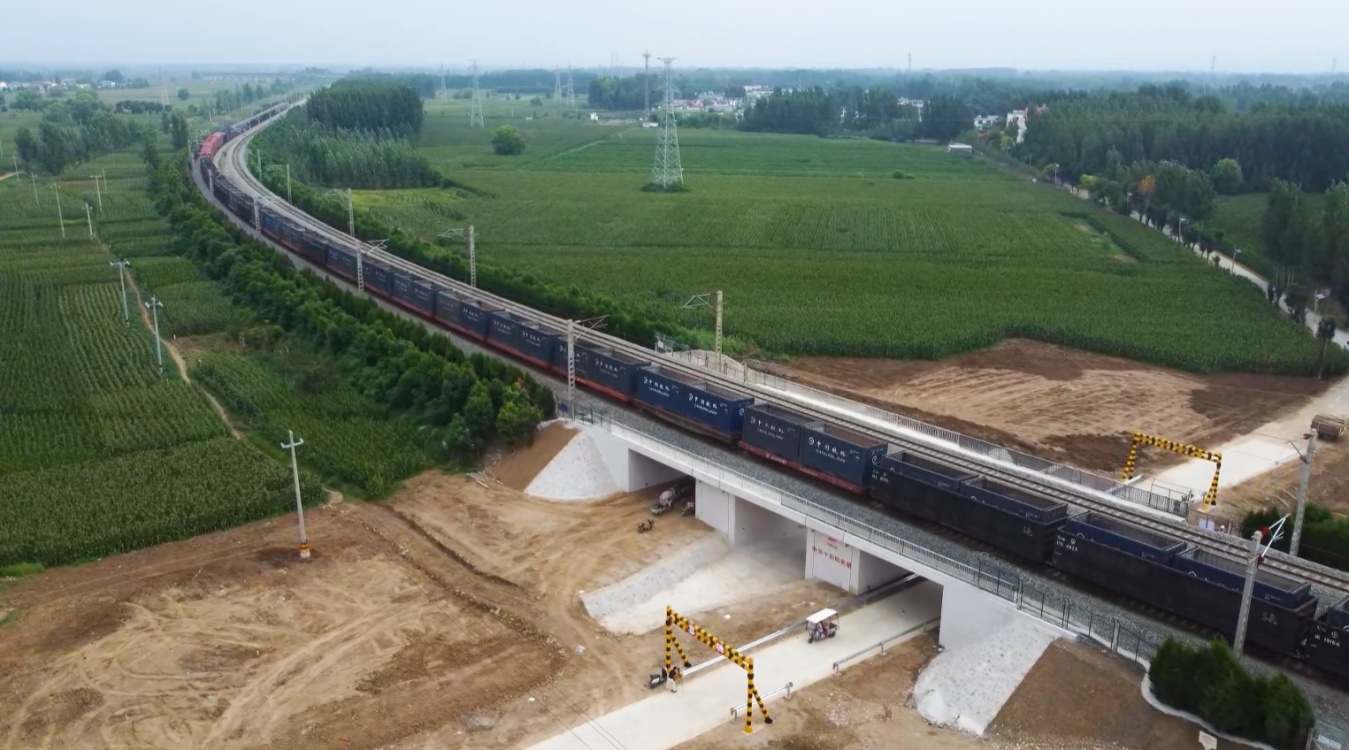 “偷梁换柱”不误运输 京沪铁路枣庄百年老桥完成换梁 “偷梁换柱”不误运输 京沪铁路枣庄百年老桥完成换梁