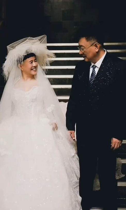 双喜临门!知名主持人晒婚纱照,网友:爱情最好的模样 双喜临门!知名主持人晒婚纱照,网友:爱情最好的模样