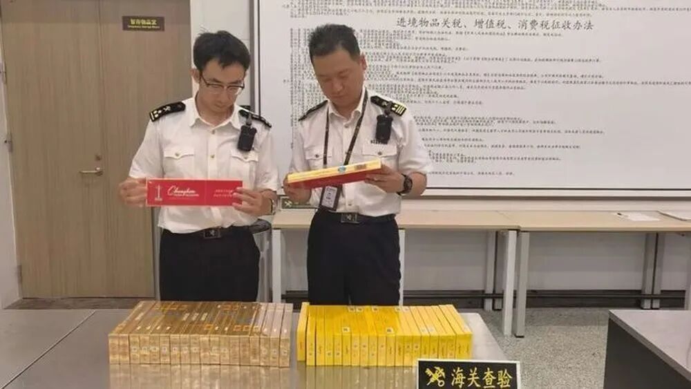 4名旅客携5.4万余支卷烟入境济南,其中4.5万余支为假冒“中华” 4名旅客携5.4万余支卷烟入境济南,其中4.5万余支为假冒“中华”