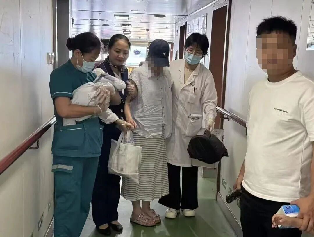 在海上,她要生了!他们来了一场紧急生命接力…… 在海上,她要生了!他们来了一场紧急生命接力……