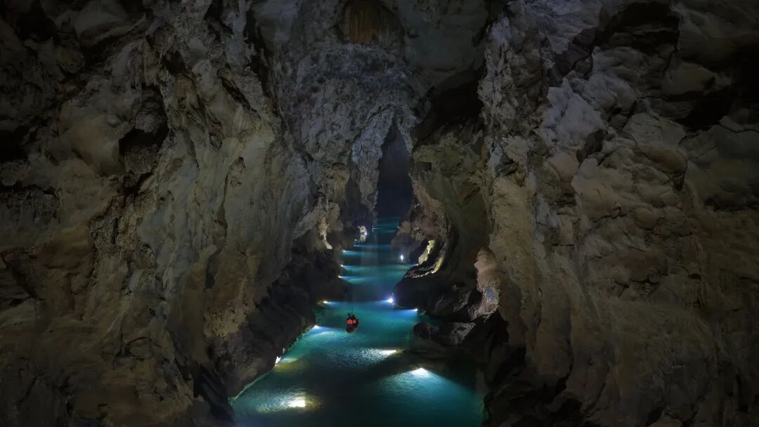 在“与世隔绝”的溶洞里旅游，是种什么样的体验？