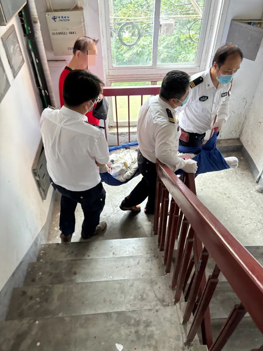 老人聚餐时突然倒地，不是心梗！120夏日急救记录：不少急症表象迷惑人