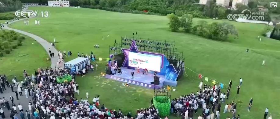 从银幕热度到旅游客流 “电影+文旅”撬动暑期消费新增长 从银幕热度到旅游客流 “电影+文旅”撬动暑期消费新增长
