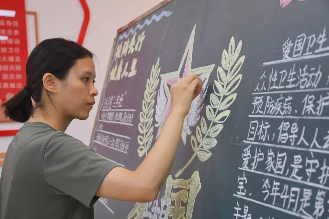 她放弃本科从军，8年后军士专升本！