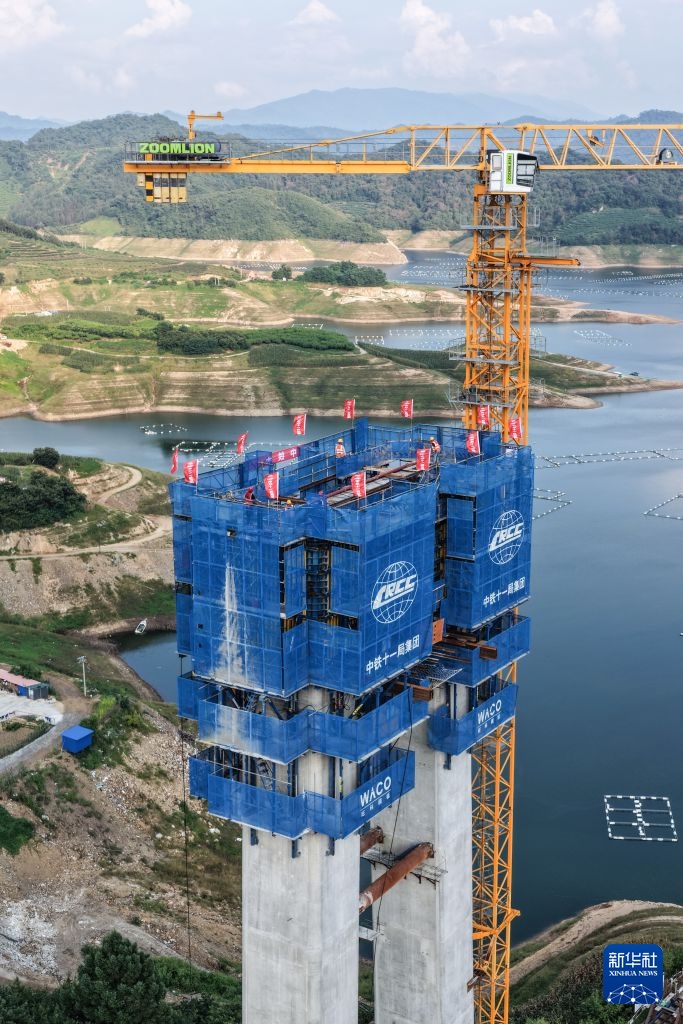 G331国道大久才江口特大桥主塔全部封顶 G331国道大久才江口特大桥主塔全部封顶