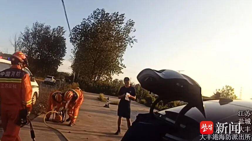 被困汽车后备箱近5个小时,男子呼叫语音助手报警终获救 被困汽车后备箱近5个小时,男子呼叫语音助手报警终获救