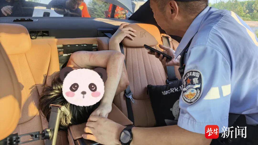 被困汽车后备箱近5个小时,男子呼叫语音助手报警终获救 被困汽车后备箱近5个小时,男子呼叫语音助手报警终获救