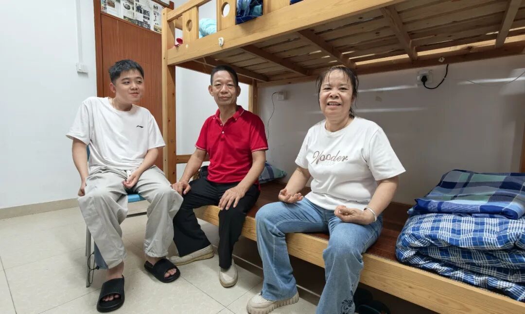 2岁确诊患罕见病,“轮椅少年”自强不息!今年8月,他来中国科大报到了 2岁确诊患罕见病,“轮椅少年”自强不息!今年8月,他来中国科大报到了
