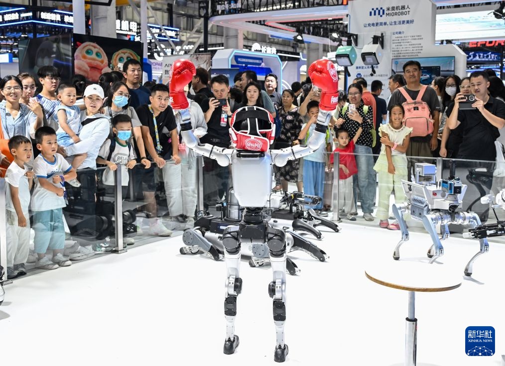 2026世界机器人大会迎来大量观众