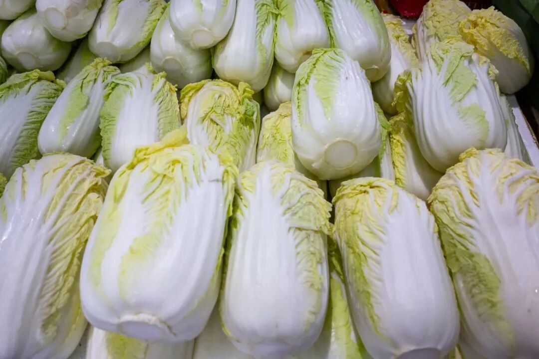 “甲醛白菜”流向仍在追溯，多地市监局回应！菜市场4种菜暗藏甲醛，教你识别→